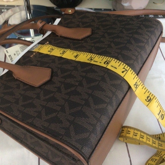 Authentic Michael Kors Leather Bag - Picture 10 of 11